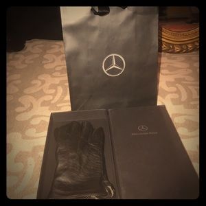 Women's Italian Leather Gloves - Mercedes-Benz